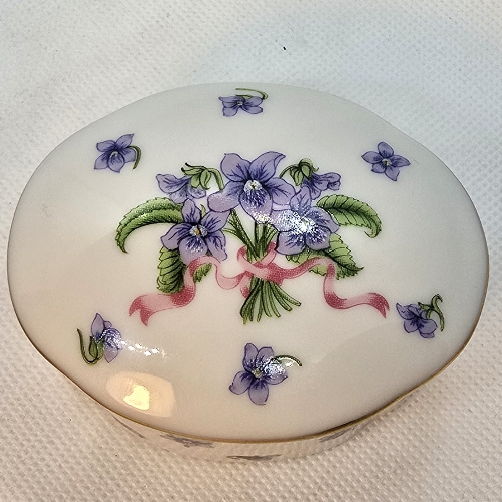 Vintage Lenox Trinket Box Collector's Society Member Gift Lilacs & Ribbon 1992 - Picture 3 of 7